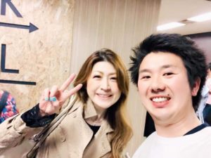 美オーラ占い師 高宮加妃(たかみや かひ)さんがおすすめです。ブランディングも改名も占いもできるマルチな能力です。