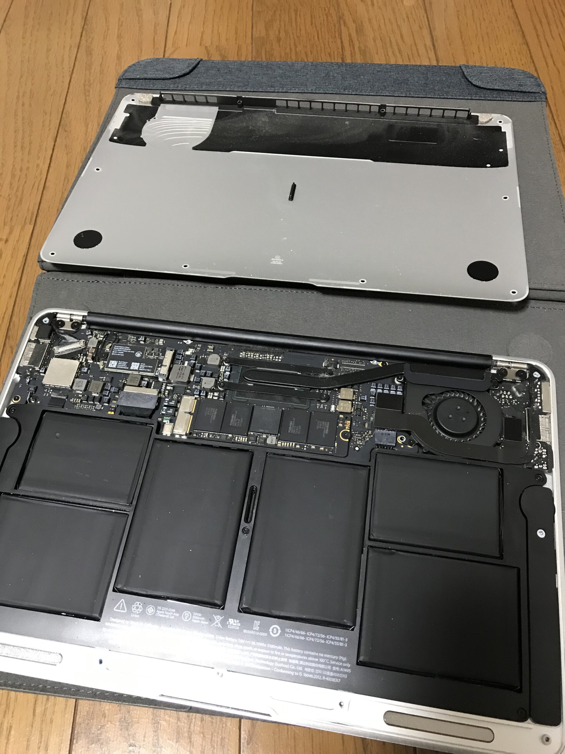 【MacBookAir】電池交換（バッテリー交換）の手順とモデルの確認方法。「A1406 A1370 A1465 A1495」などの違いと見分け方。